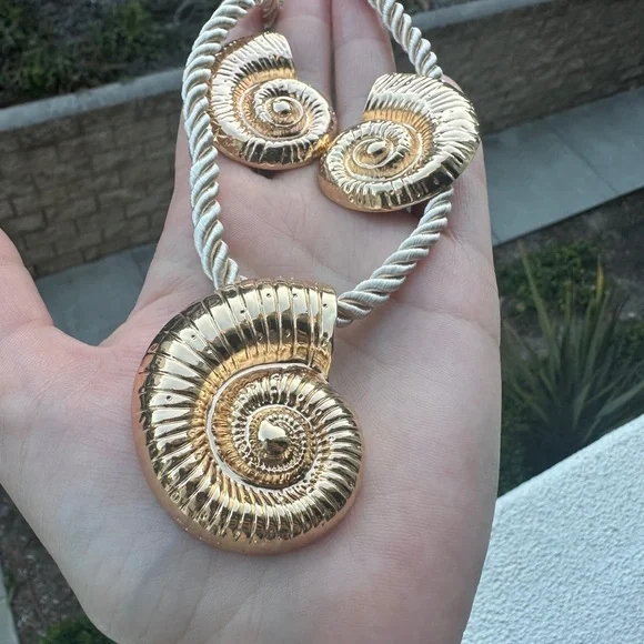 Gold Shell Pendant Necklace and Earrings Set - Picture 2 of 2